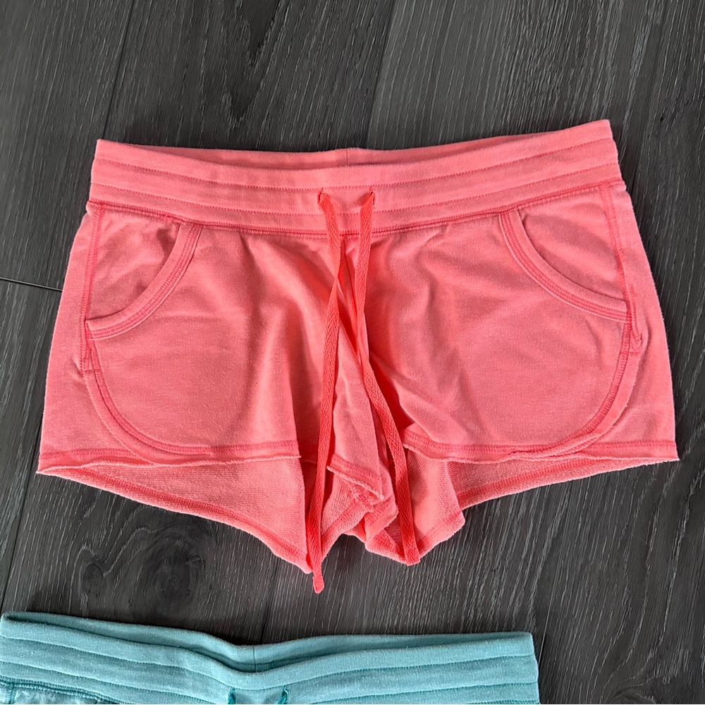 Bundle Of 4 Pairs Of Old Navy Shorts - image 2